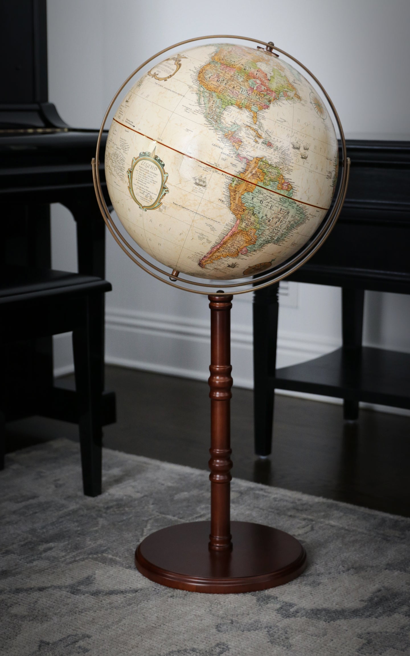 Commander II 16″ Antique Raised Relief Floor – Replogle Globes